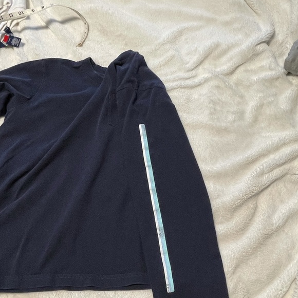 Ladies Abercrombie & Fitch Graphic Long Sleeve Tee - Picture 10 of 13